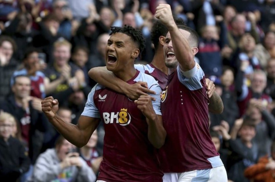 Ollie Watkins ghi bàn trong trận Aston Villa gặp Brighton ở Premier League 2023/2024 