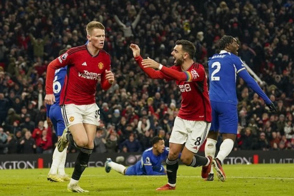 Premier League 2023/2024: Màn ăn mừng của Scott McTominay và Bruno Fernandes trong trận Manchester United vs Chelsea tuần 15