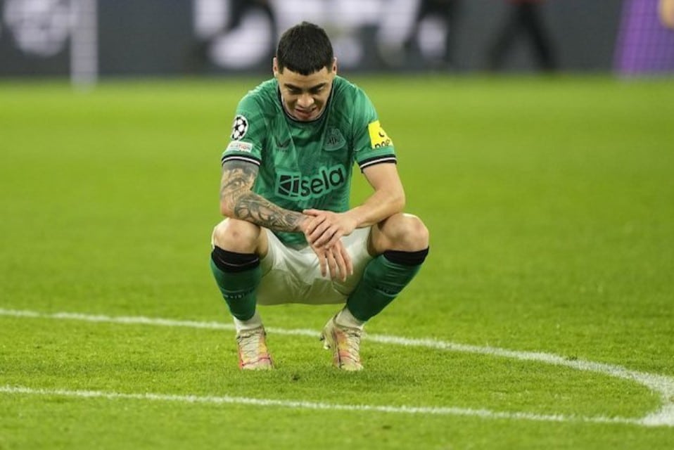 Phản ứng của cầu thủ Newcastle, Miguel Almiron, khi kết thúc trận đấu Borussia Dortmund vs Newcastle ở lượt trận thứ 4 bảng F Champions League 2023/2024