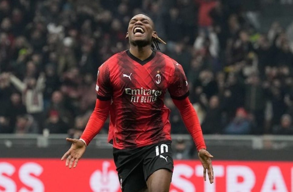 Pha ăn mừng của Rafael Leao trong trận AC Milan vs Rennes ở trận play-off vòng loại trực tiếp Europa League 2023/2024.